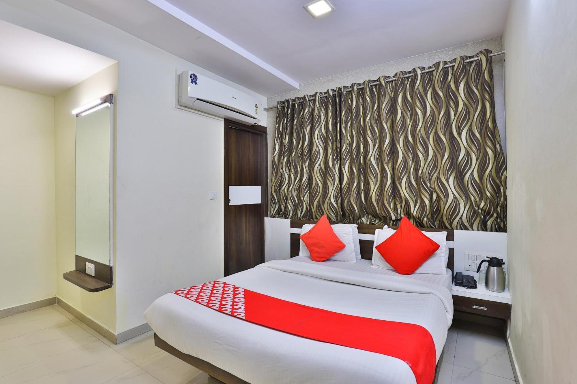 Hotel OYO 3649 Thaltej Ahmedabad Exterior foto