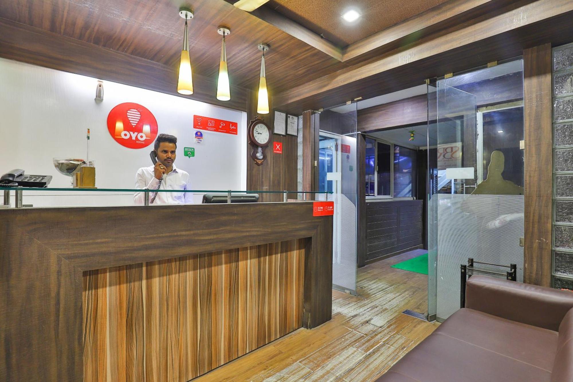 Hotel OYO 3649 Thaltej Ahmedabad Exterior foto