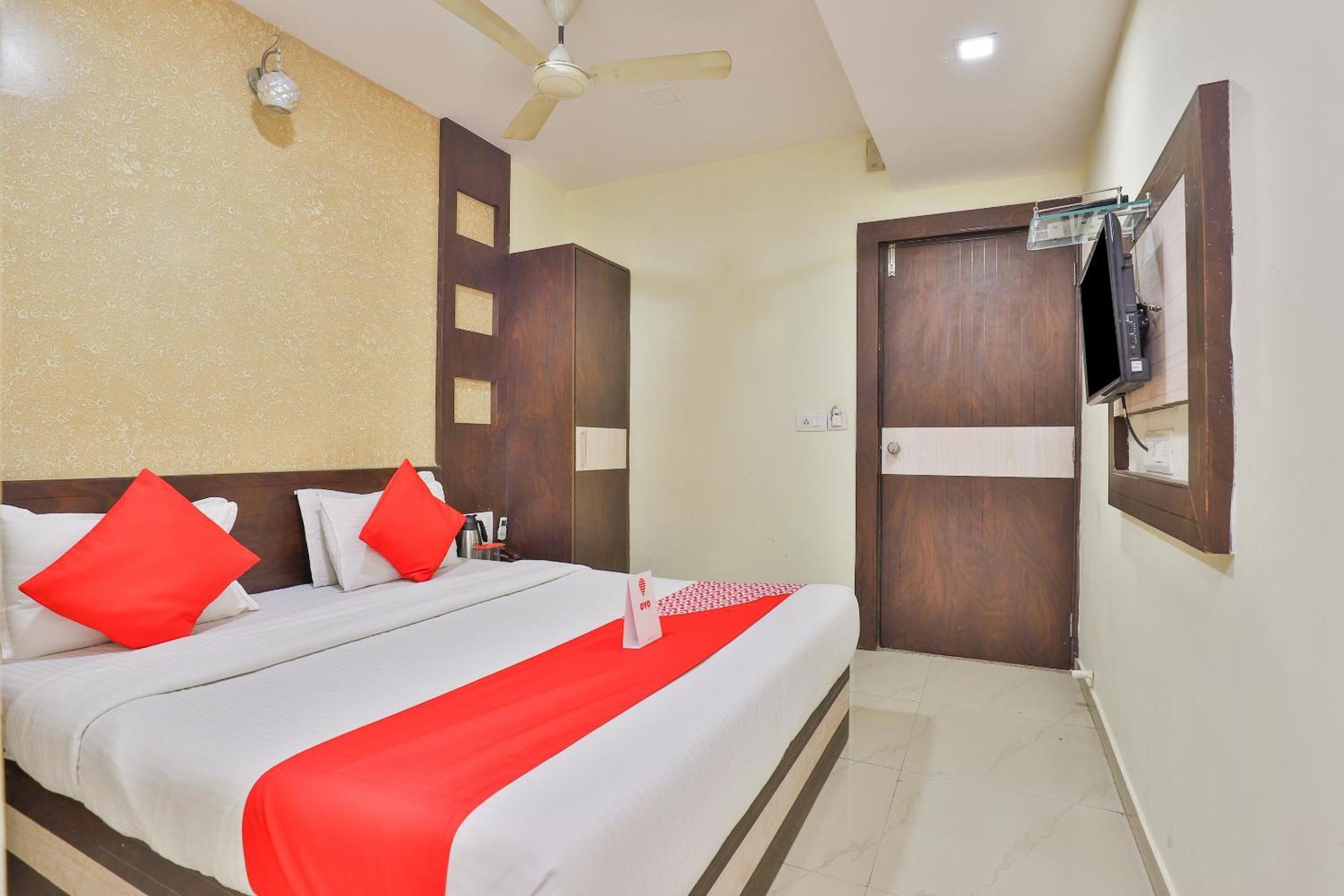 Hotel OYO 3649 Thaltej Ahmedabad Exterior foto