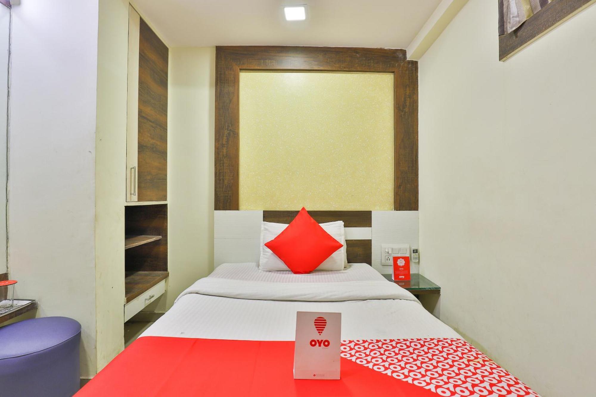 Hotel OYO 3649 Thaltej Ahmedabad Exterior foto