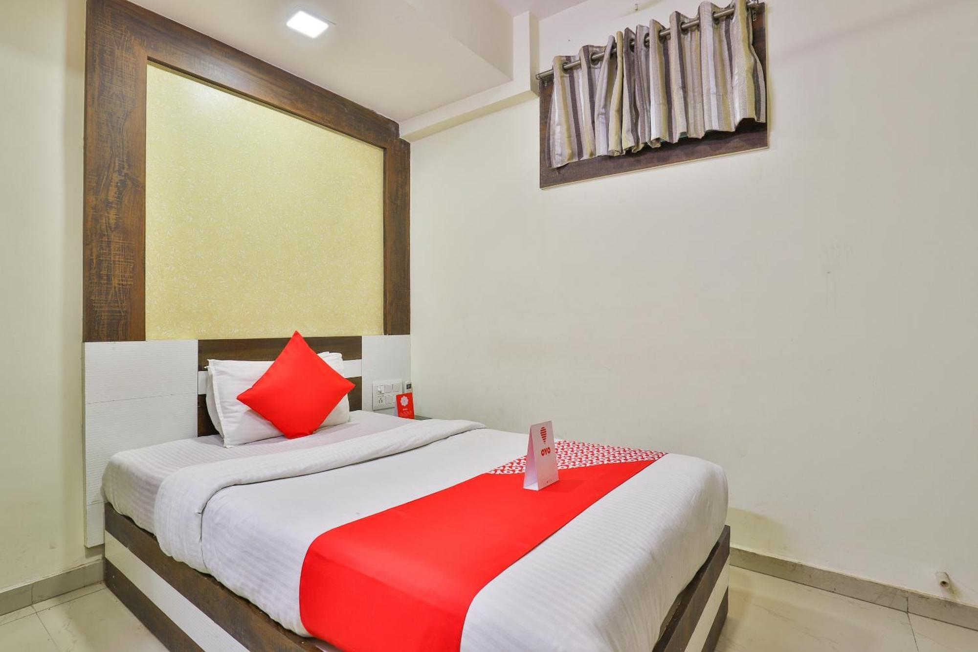 Hotel OYO 3649 Thaltej Ahmedabad Exterior foto