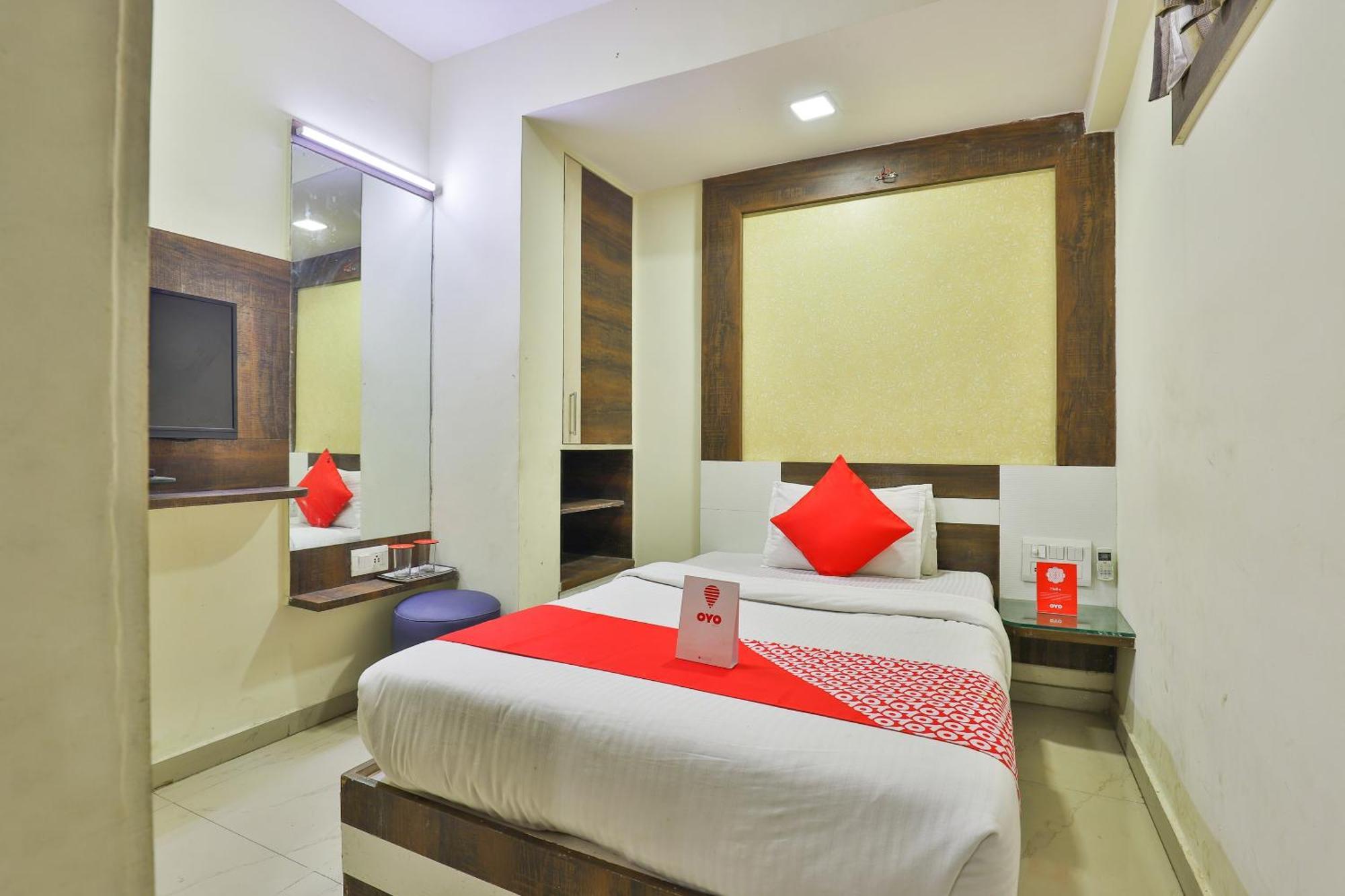 Hotel OYO 3649 Thaltej Ahmedabad Exterior foto